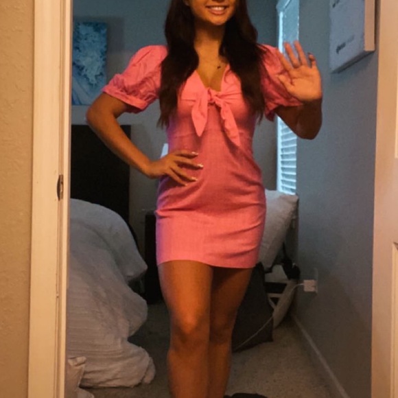 Pink puff sleeve Francesca’s dress (S) - Picture 2 of 2